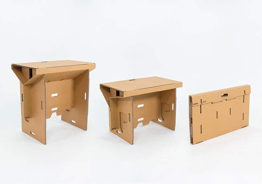 escritorio de cartón plegado, semiplegado y completamente montado y listo para su uso